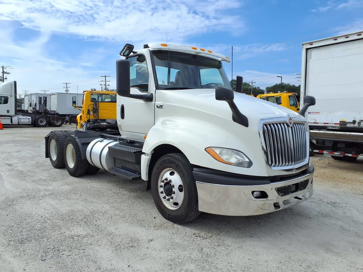 2019 International LT in Greenville, SC — photo 3