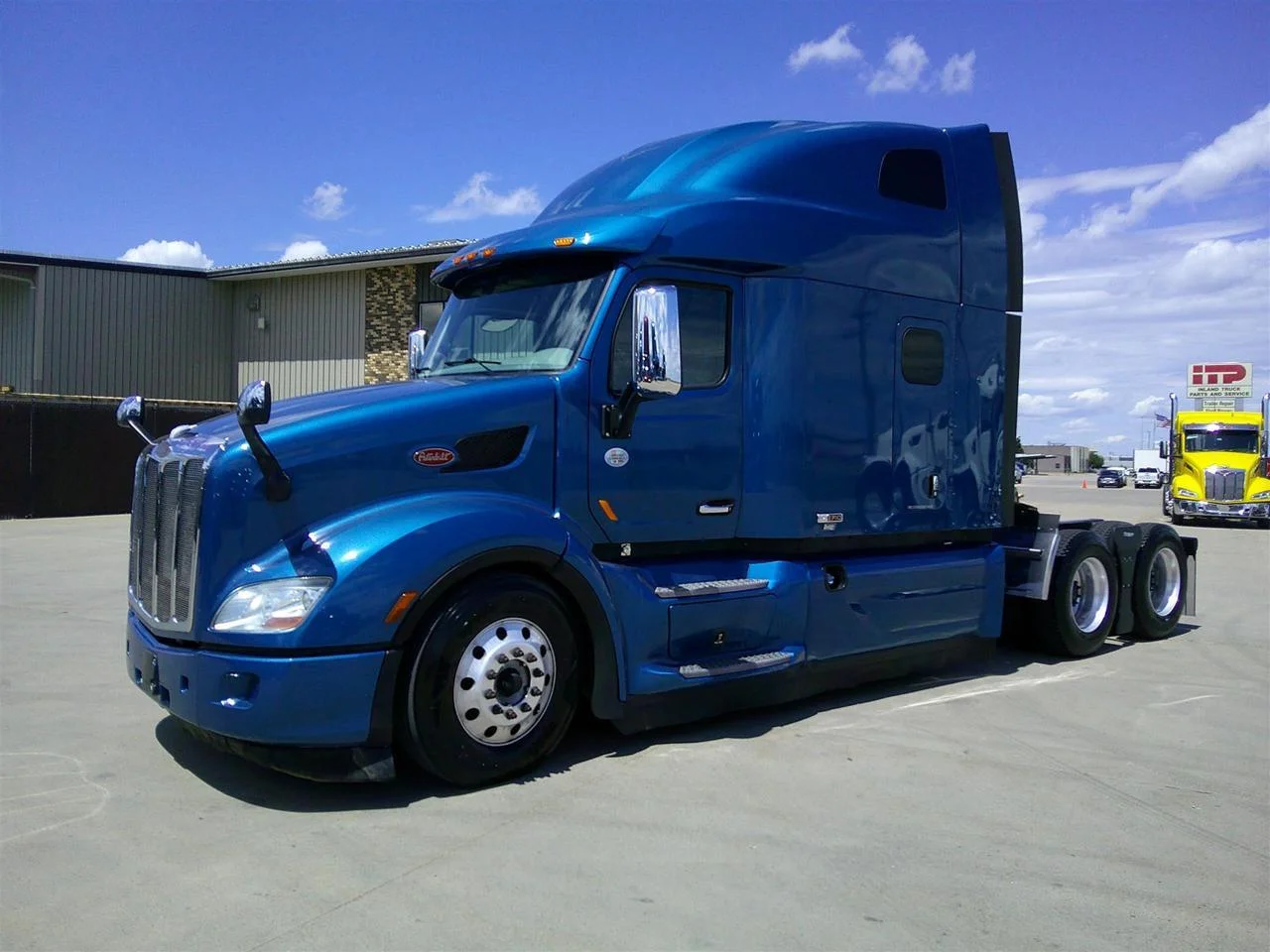 2021 Peterbilt 579 in Fargo, ND — photo 12