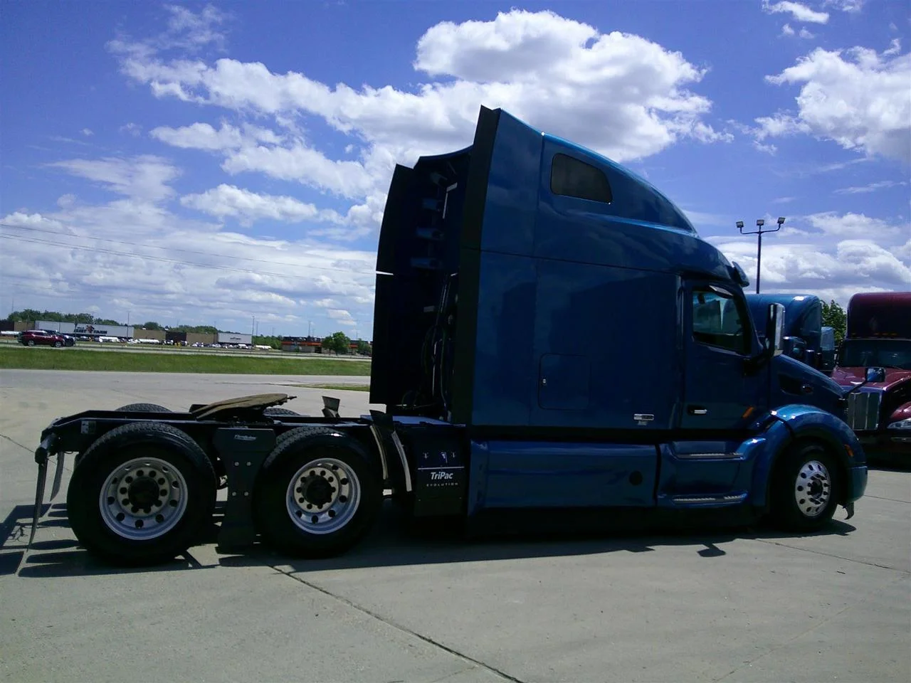 2021 Peterbilt 579 in Fargo, ND — photo 4