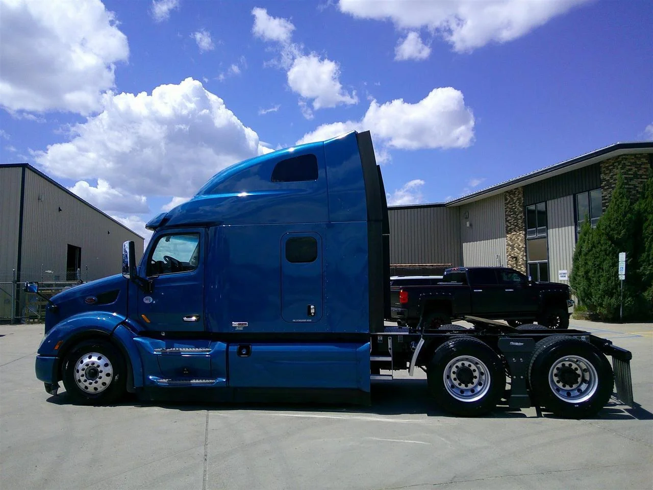2021 Peterbilt 579 in Fargo, ND — photo 3