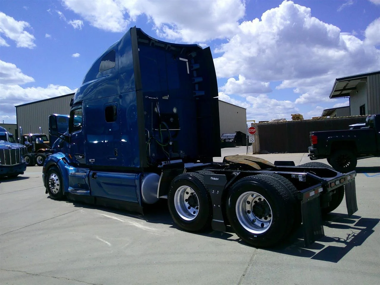 2021 Peterbilt 579 in Fargo, ND — photo 5