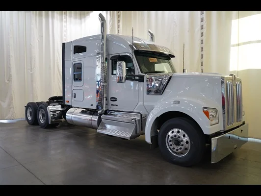 2027 Kenworth W990 in Knoxville, TN