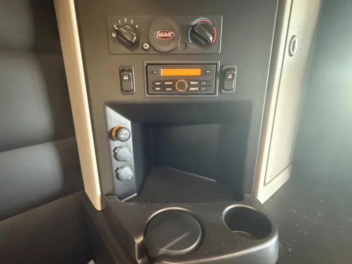 2027 Peterbilt 589 - image 27