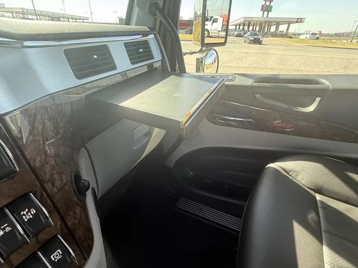 2027 Peterbilt 589 - image 24