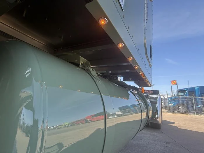 2027 Peterbilt 589 - image 19