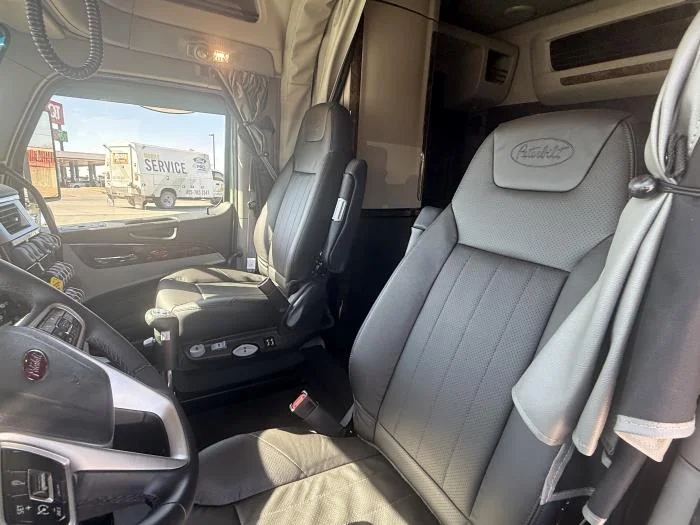 2027 Peterbilt 589 - image 20