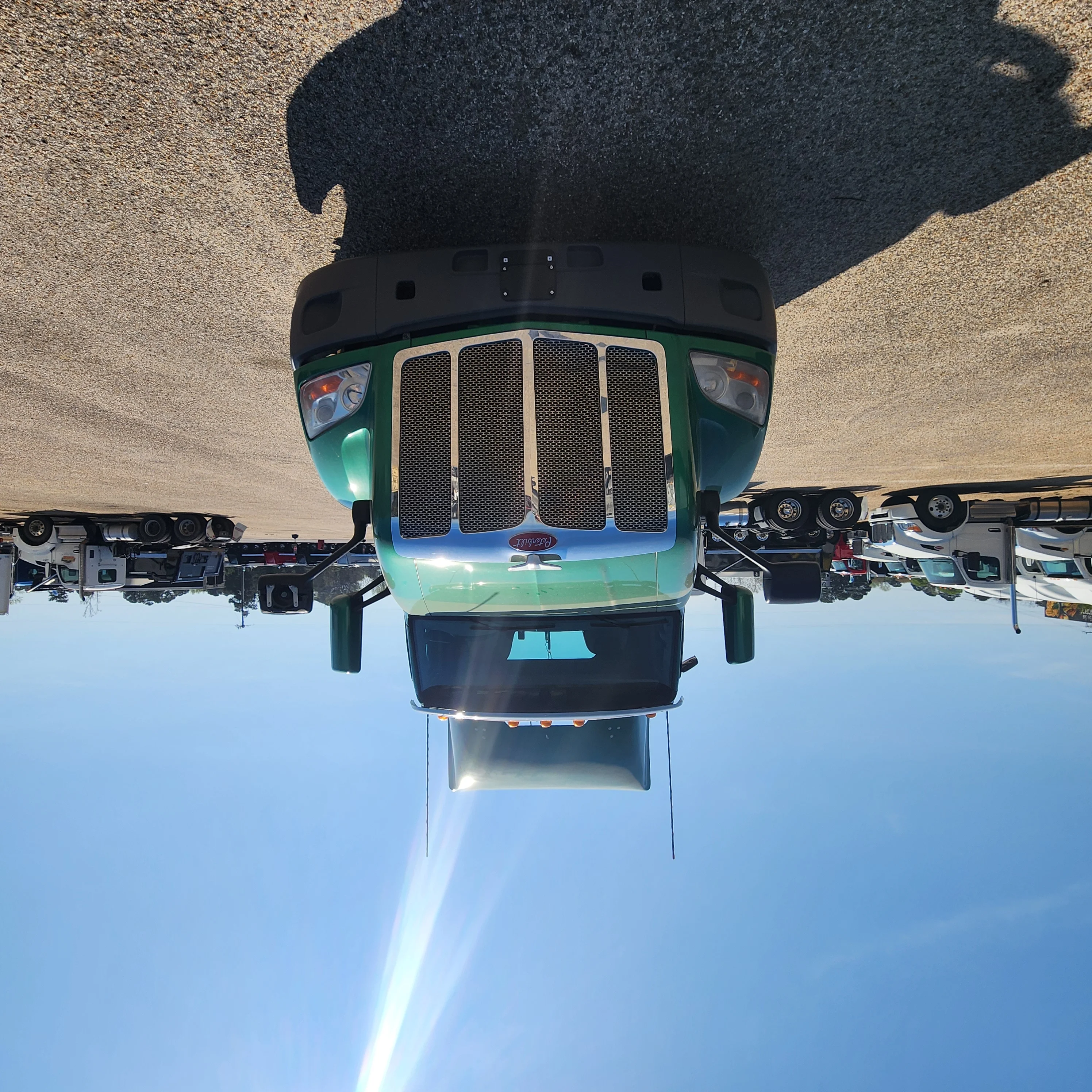 2020 Peterbilt 579 - image 2