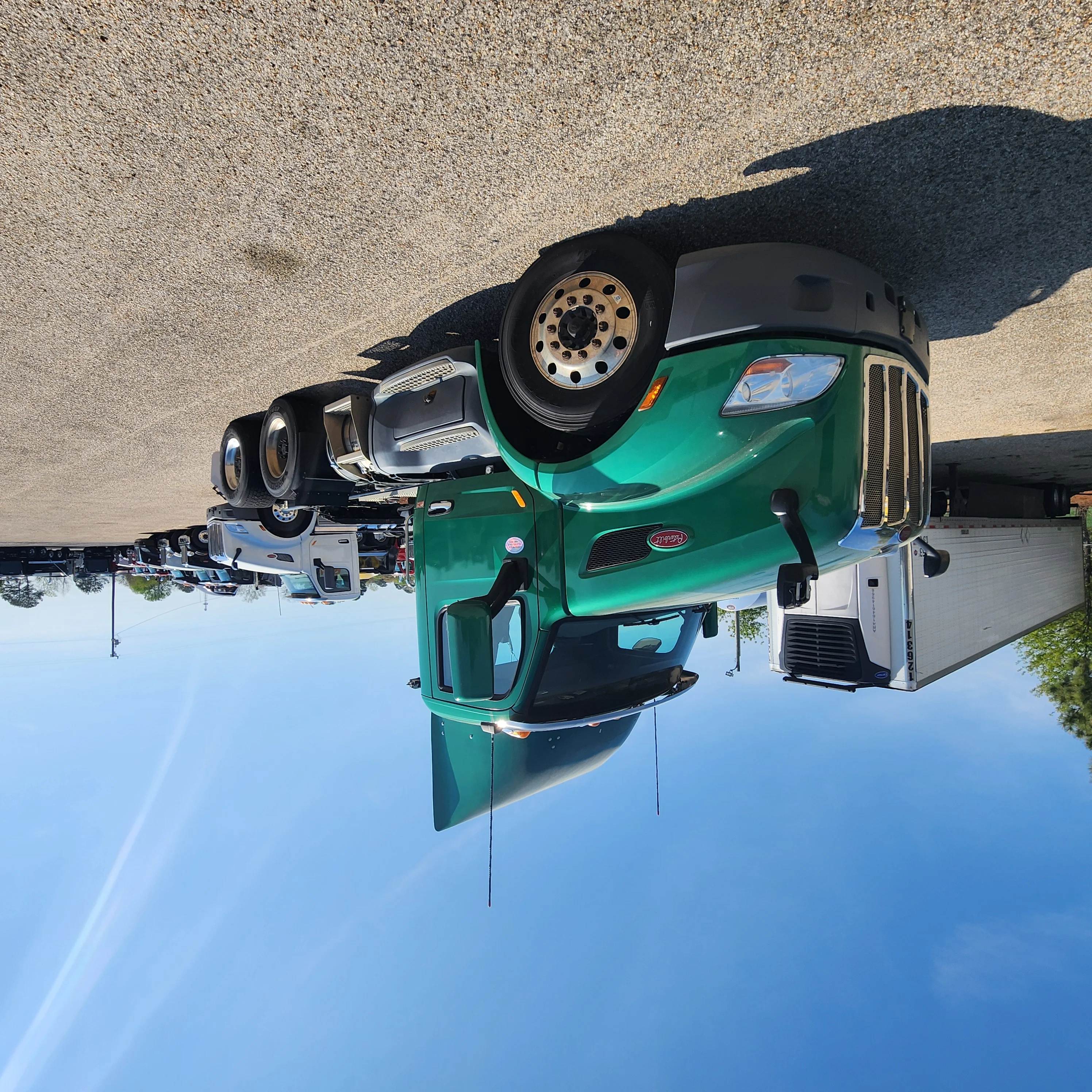 2020 Peterbilt 579 - image 1