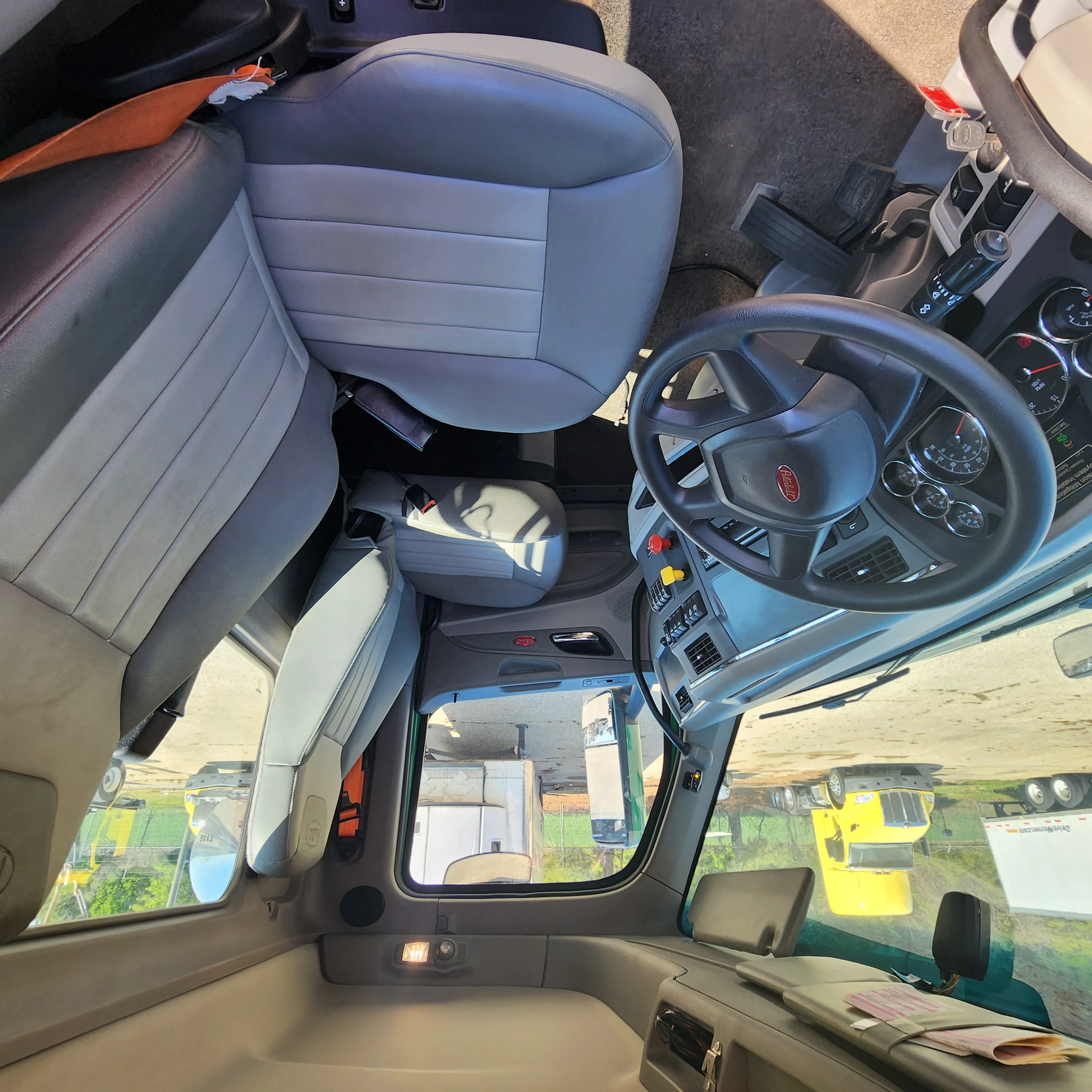 2020 Peterbilt 579 - image 10