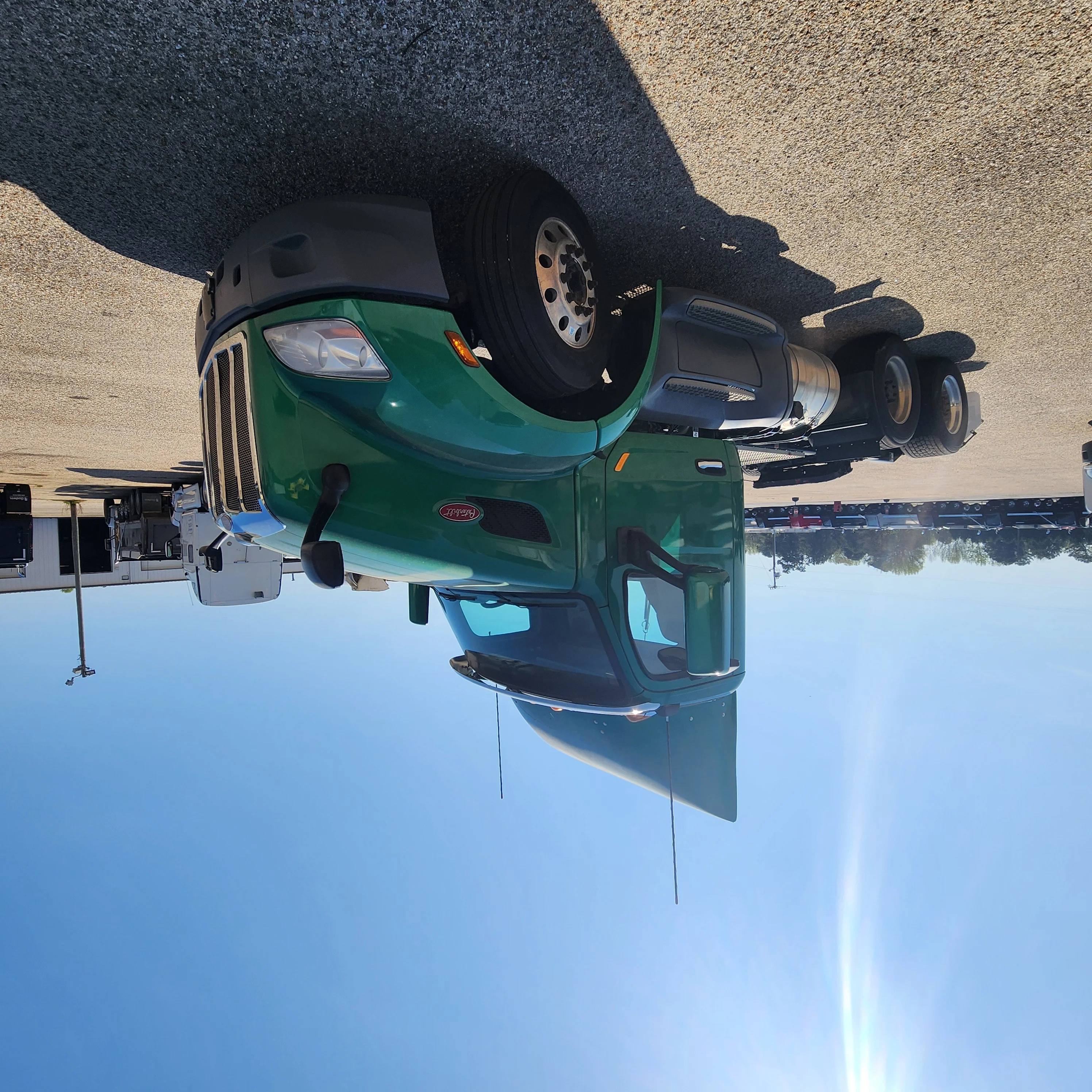 2020 Peterbilt 579 - image 3