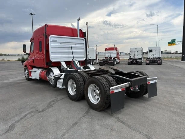 2019 Freightliner Cascadia in Jerome, ID — photo 3