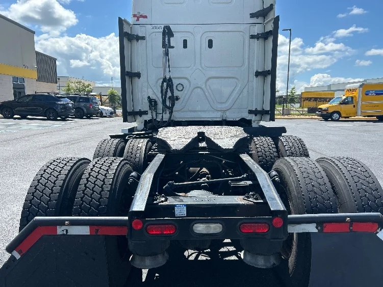 2021 Freightliner Cascadia in Earth City, MO — photo 6