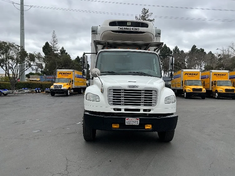 2018 Freightliner M2 106 - image 2