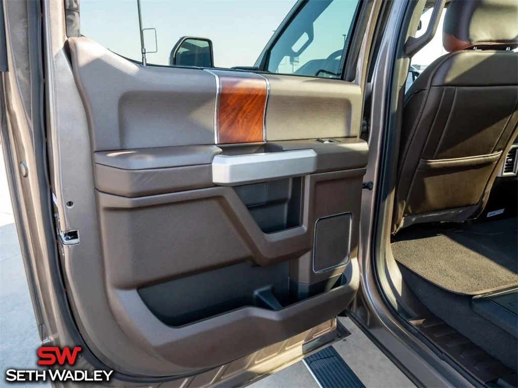 2022 Ford — photo 35