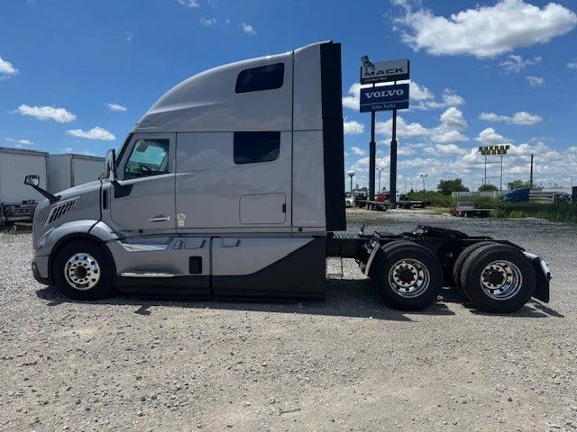 2027 Volvo VNL 860 in London, OH — photo 2