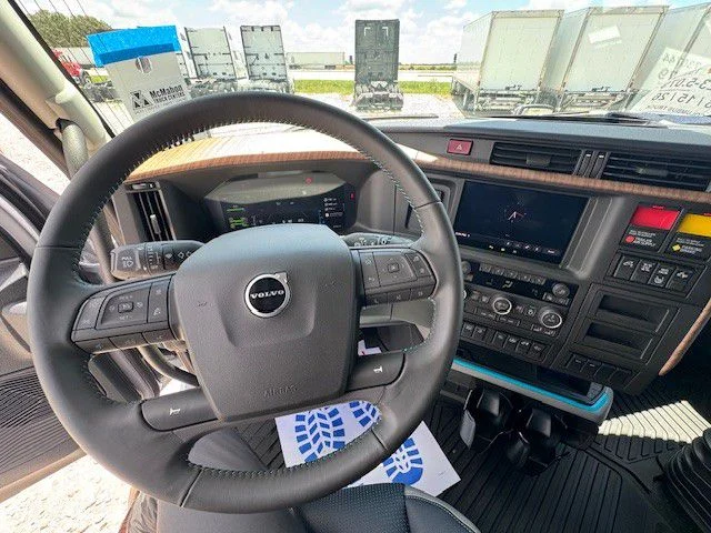 2027 Volvo VNL 860 in London, OH — photo 10