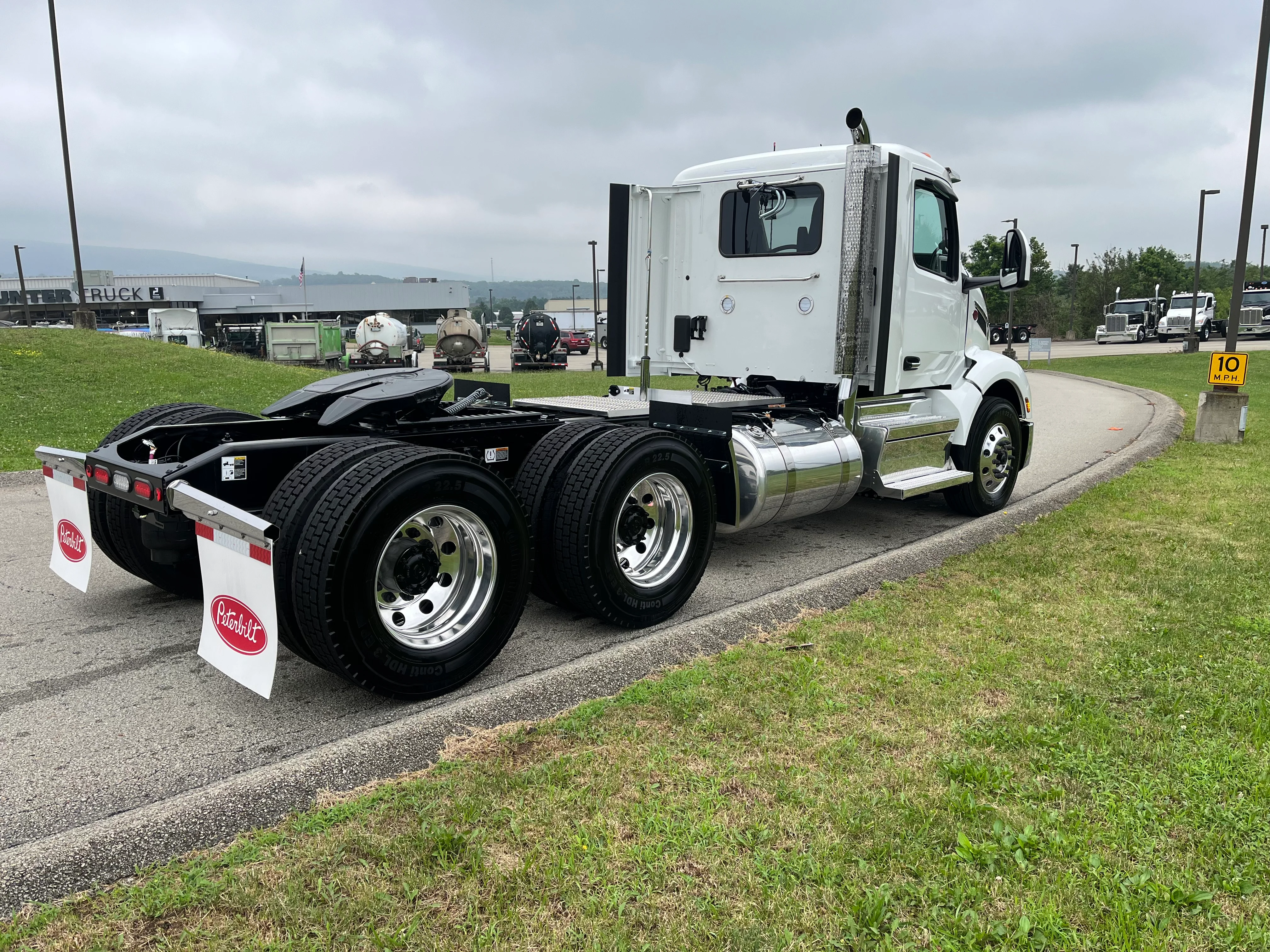 2027 Peterbilt 579 in Uniontown, PA — photo 4