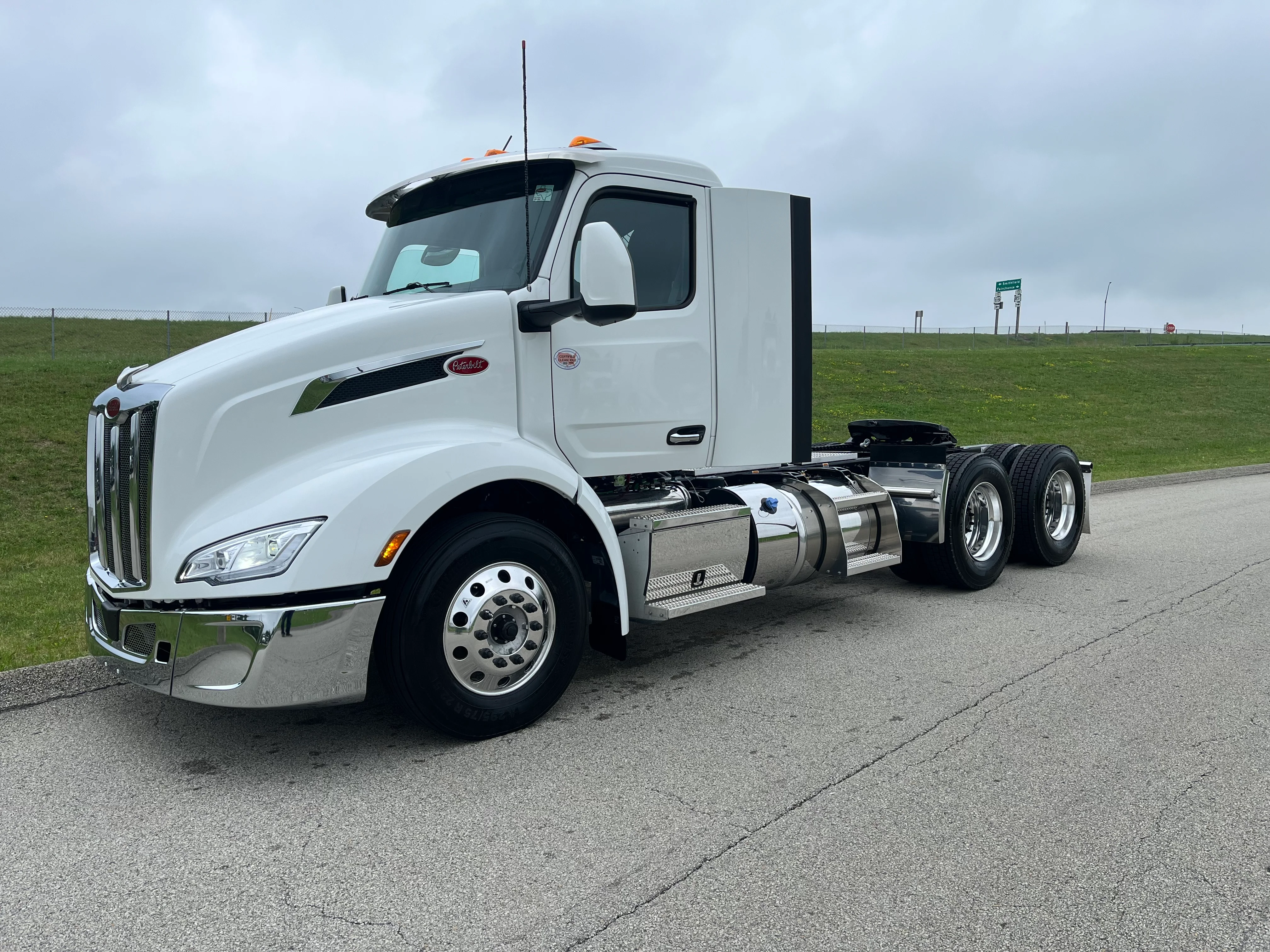 2027 Peterbilt 579 in Uniontown, PA