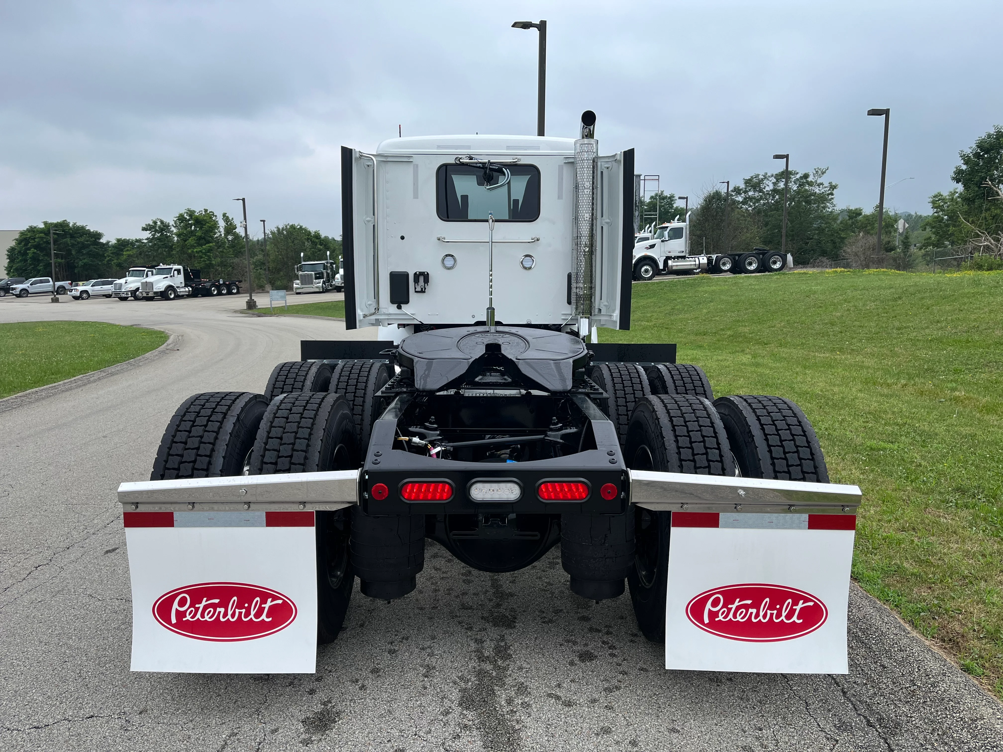 2027 Peterbilt 579 in Uniontown, PA — photo 3