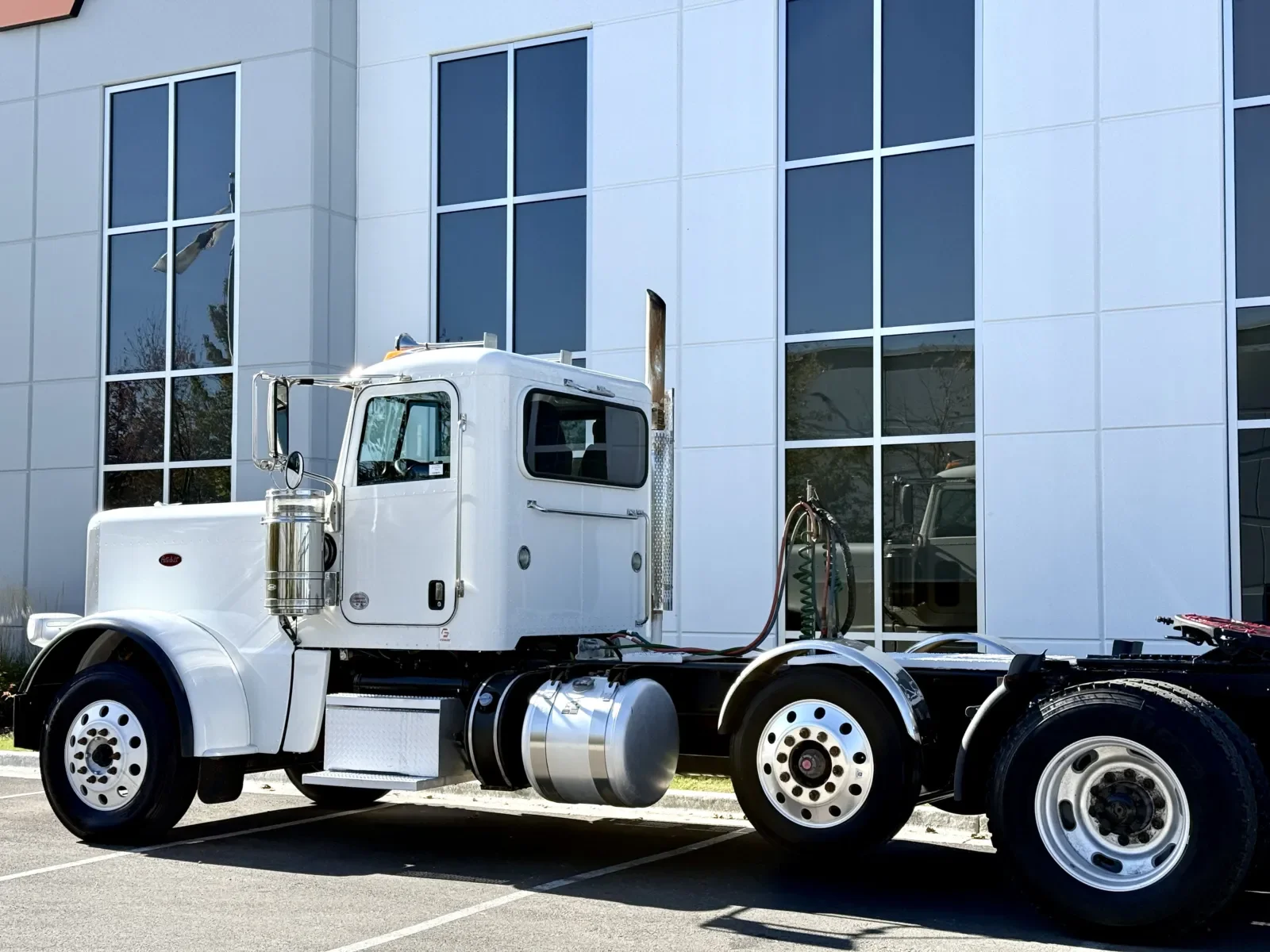 2020 Peterbilt 389 - image 8