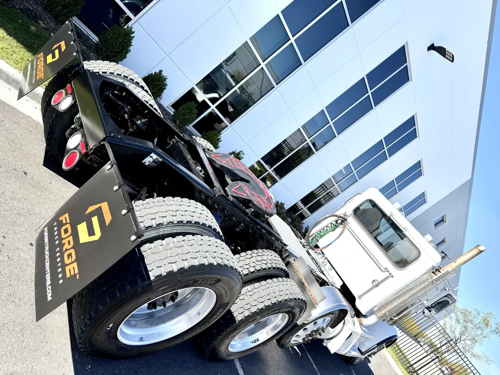 2020 Peterbilt 389 - image 11