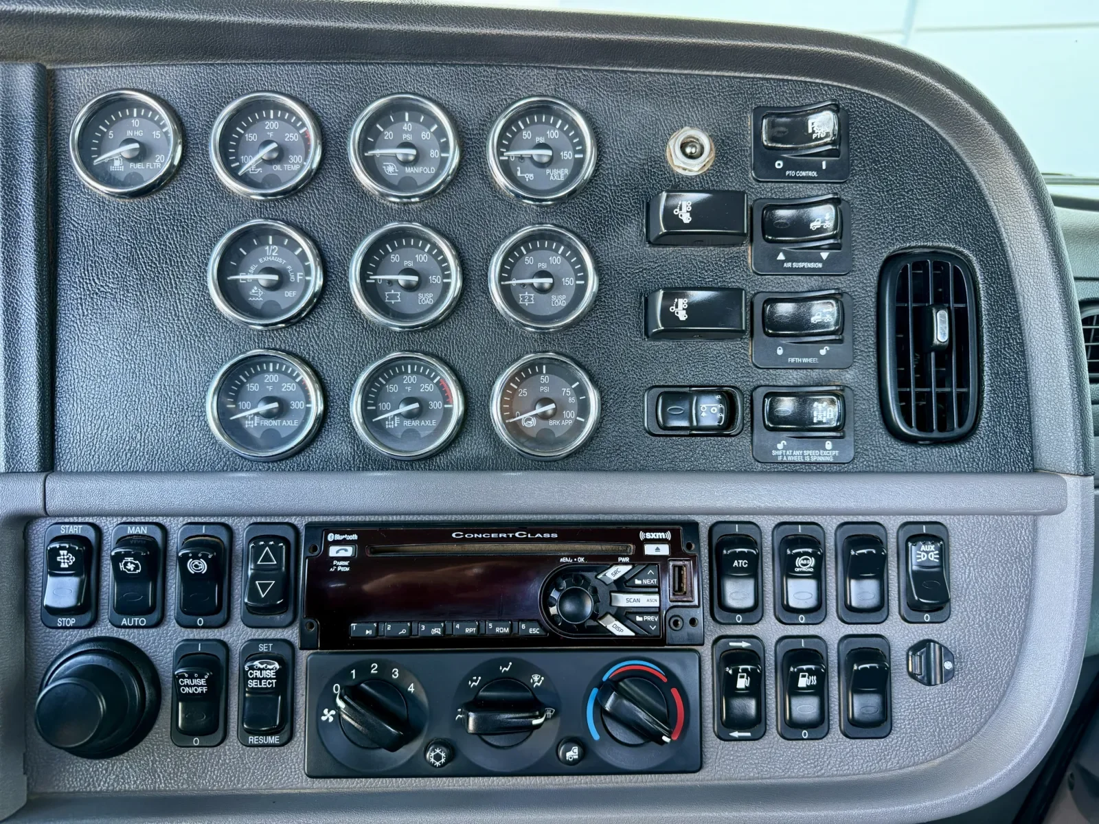 2020 Peterbilt 389 - image 18