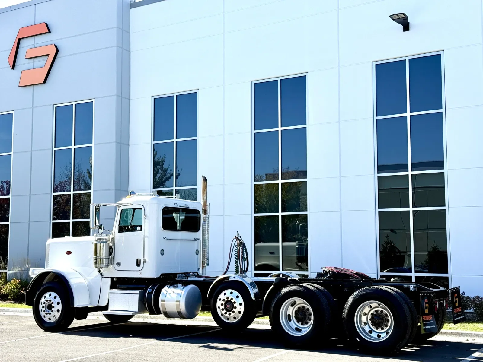 2020 Peterbilt 389 - image 6