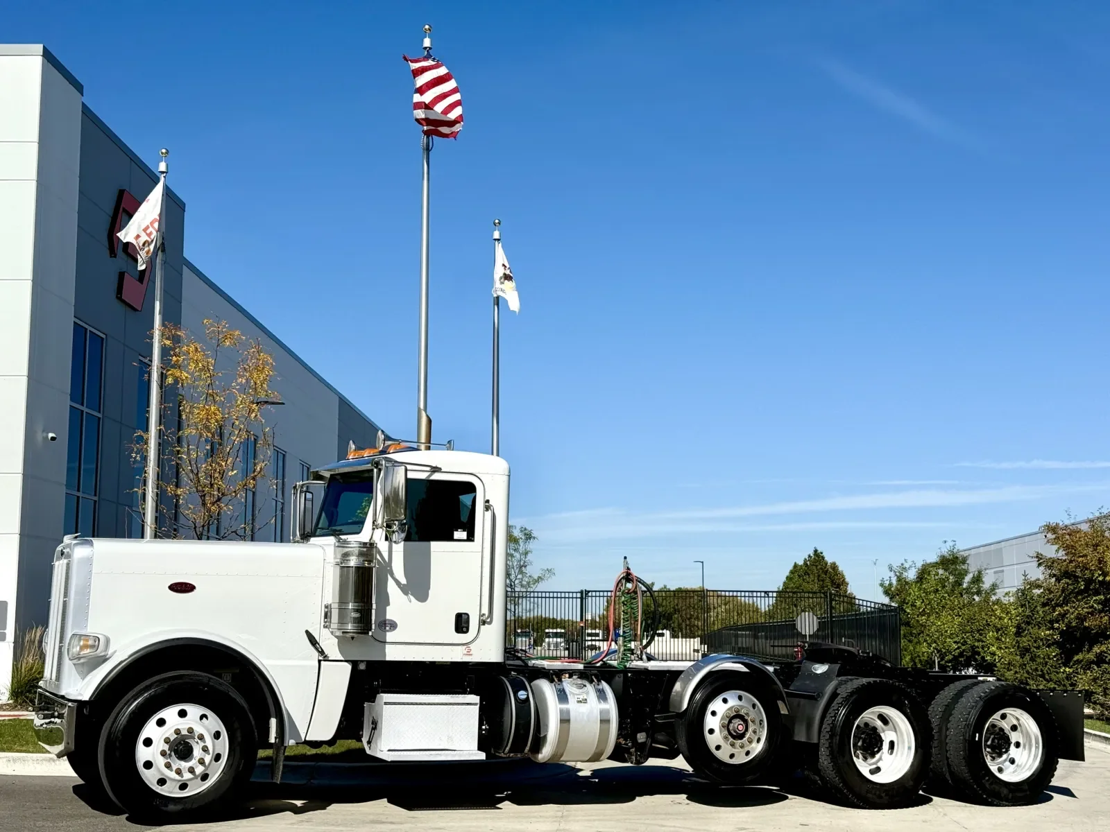 2020 Peterbilt 389 in New Lenox, IL