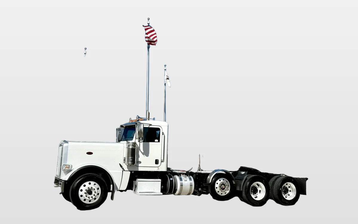 2020 Peterbilt 389 - image 1