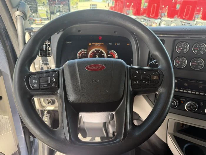 2023 Peterbilt 579 — photo 20