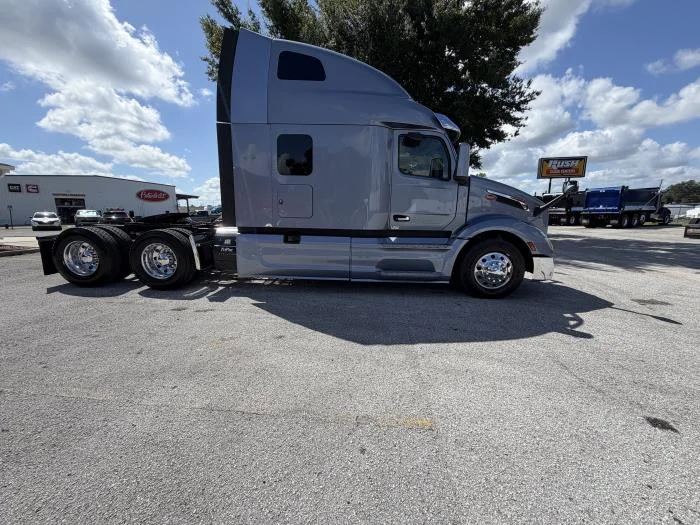 2023 Peterbilt 579 — photo 6