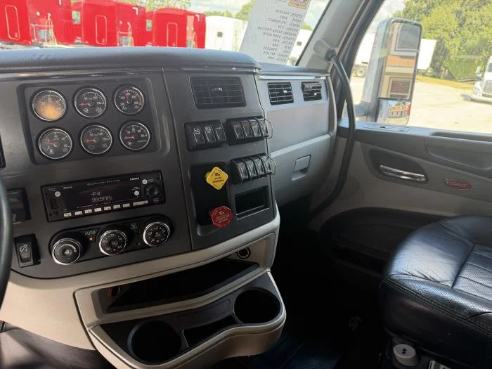 2023 Peterbilt 579 — photo 22