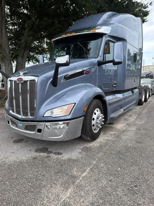2023 Peterbilt 579 — photo 2
