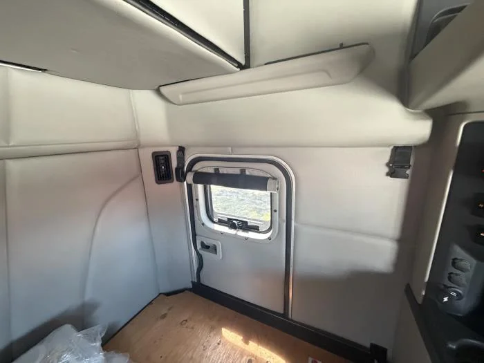 2023 Peterbilt 579 — photo 27