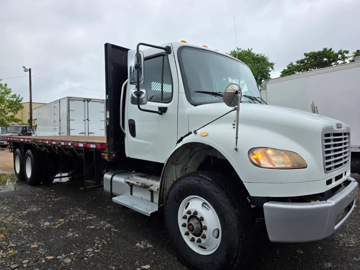2016 Freightliner M2 106 - image 3