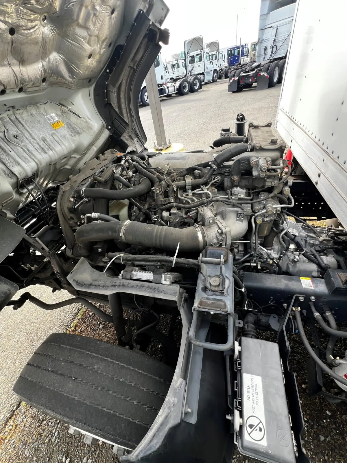 2020 Isuzu NPR - image 11