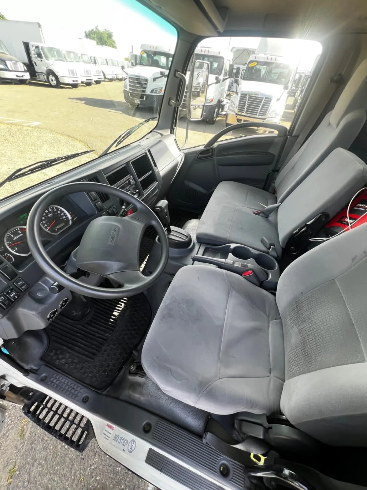 2020 Isuzu NPR - image 7