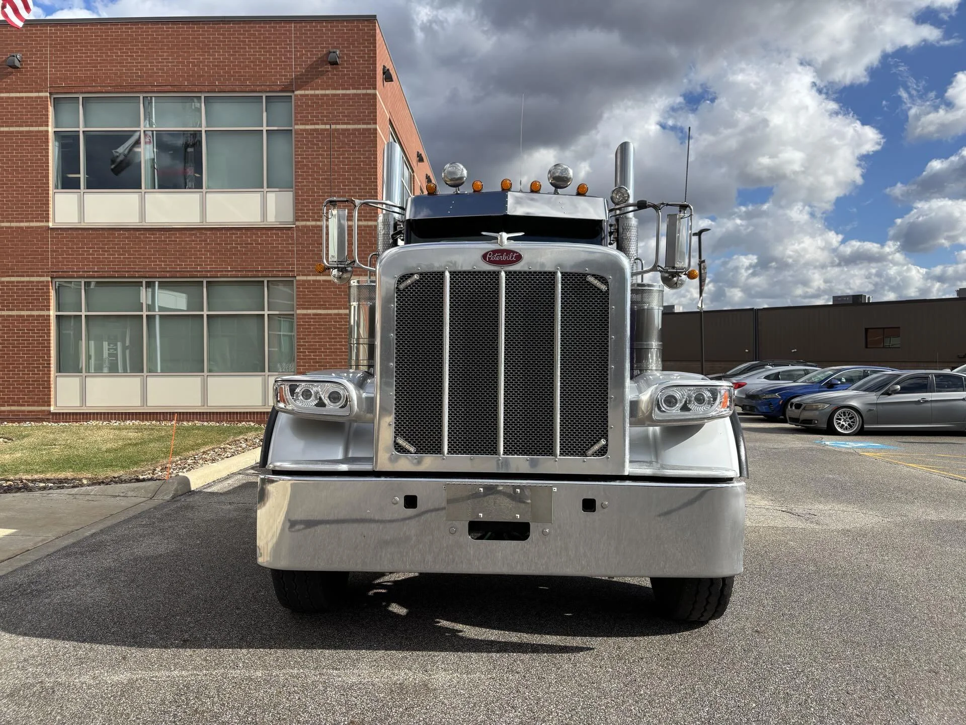 2020 Peterbilt 389 - image 3