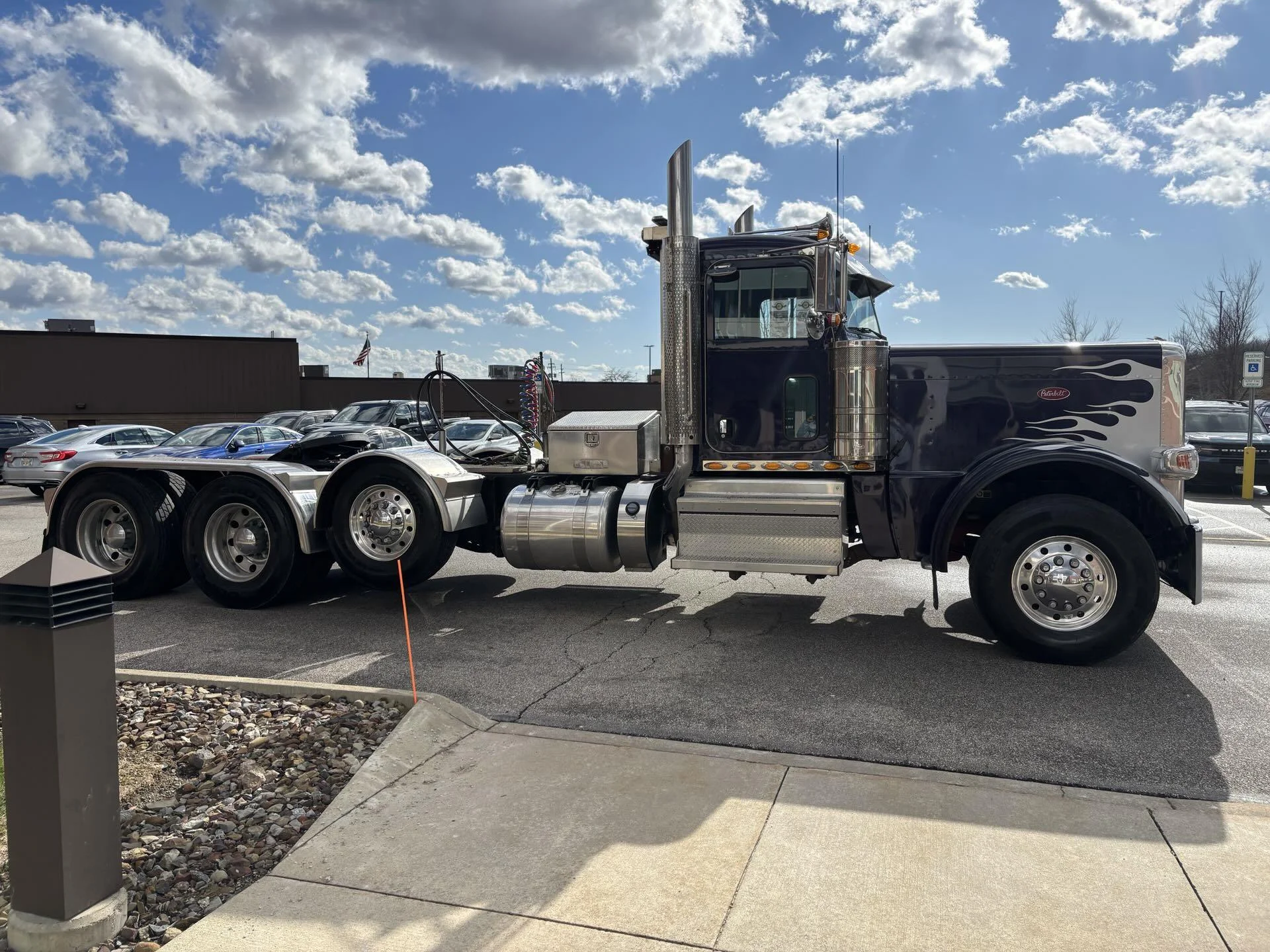 2020 Peterbilt 389 - image 5