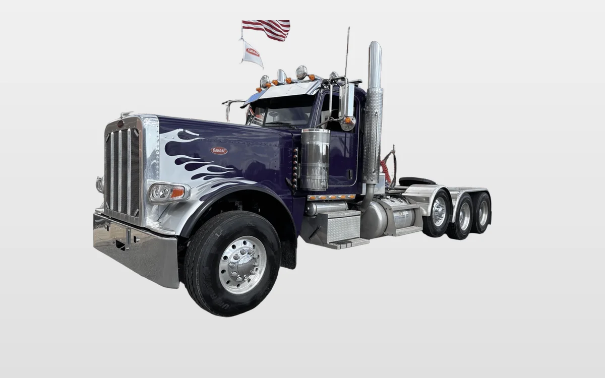 2020 Peterbilt 389 - image 1