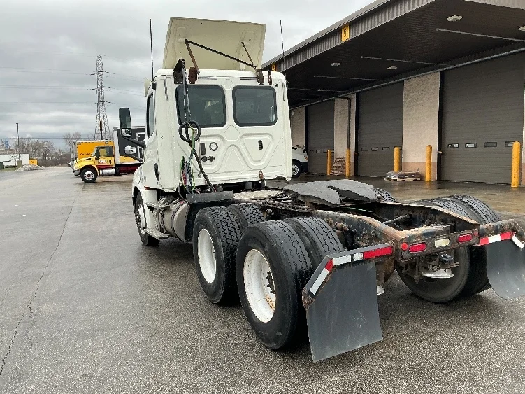 2019 Freightliner Cascadia in La Porte, IN — photo 5