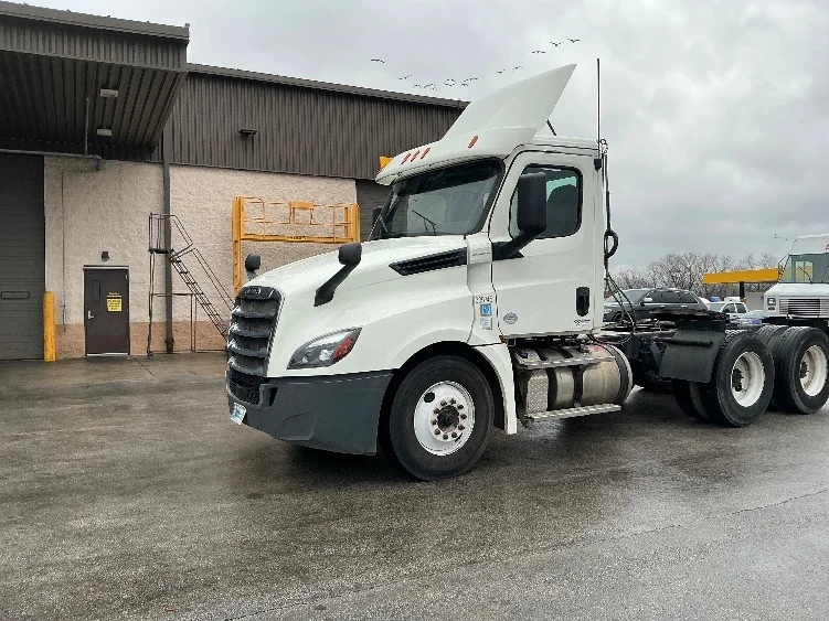 2019 Freightliner Cascadia in La Porte, IN — photo 3