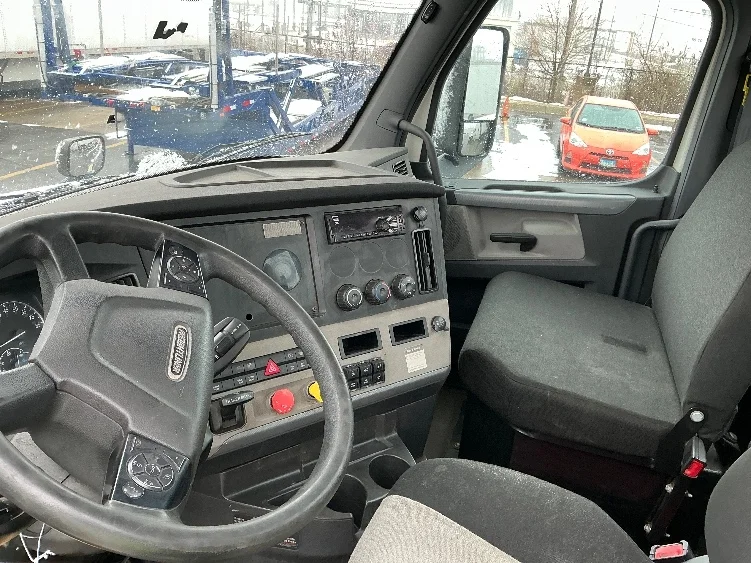 2019 Freightliner Cascadia in La Porte, IN — photo 10