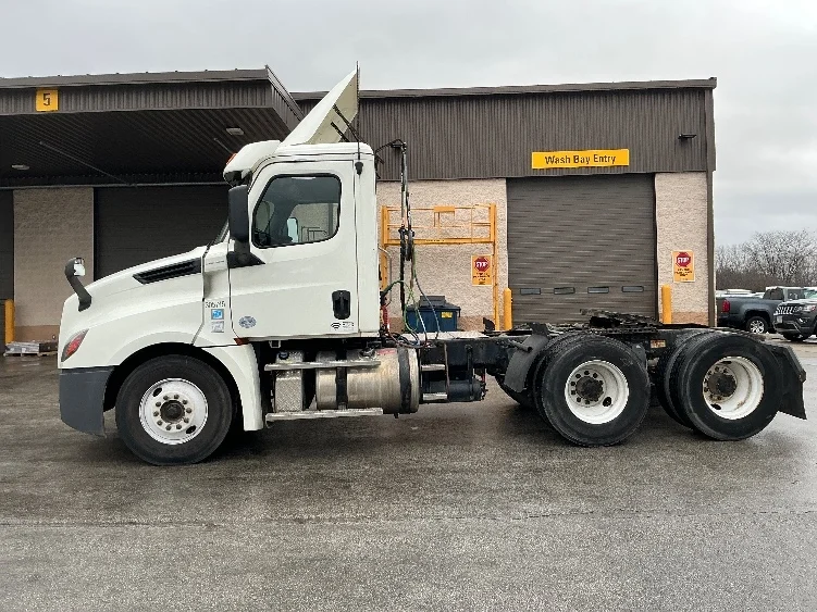 2019 Freightliner Cascadia in La Porte, IN — photo 4