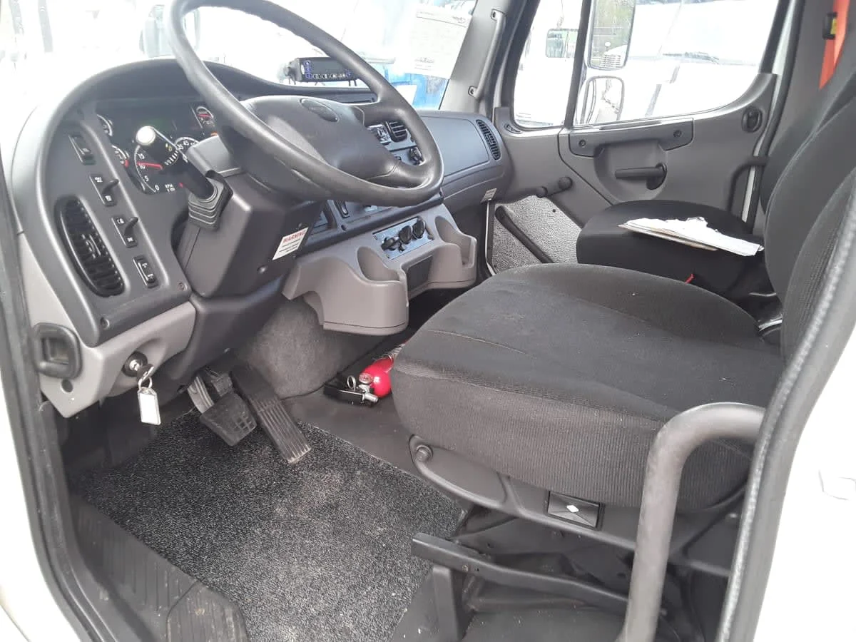 2020 Freightliner M2 106 - image 8