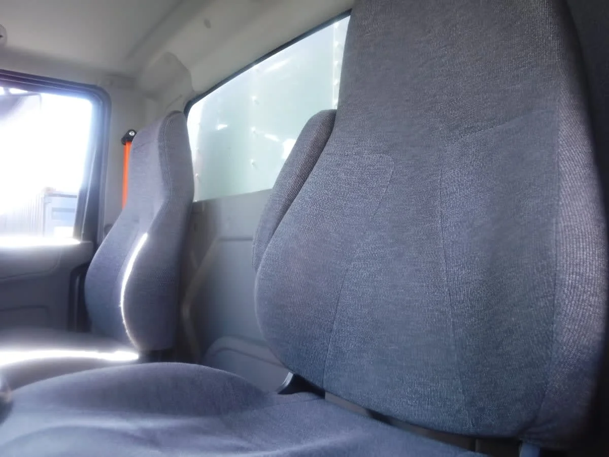 2017 International 4300 - image 11