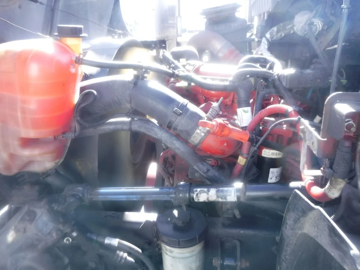 2017 International 4300 - image 9