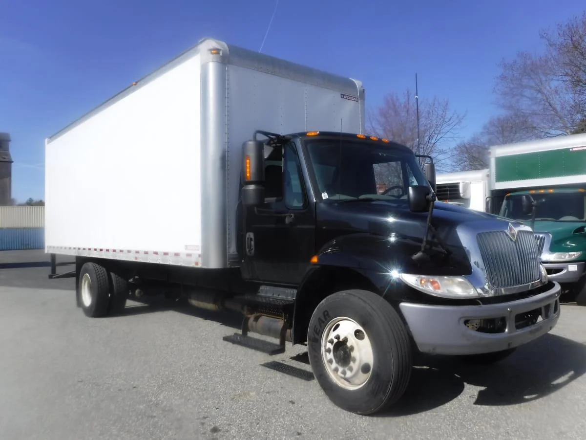 2017 International 4300 - image 3