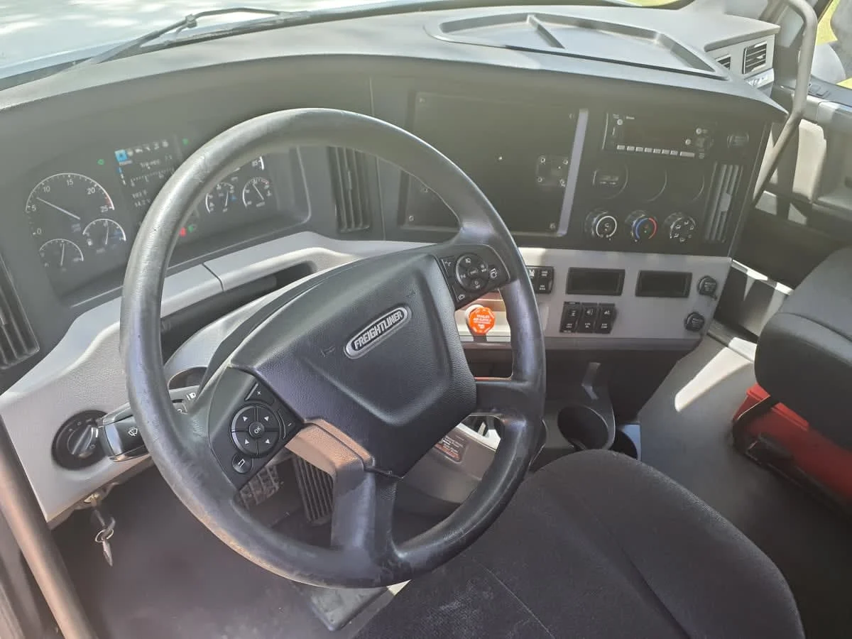 2022 Freightliner Cascadia in Converse, TX — photo 7