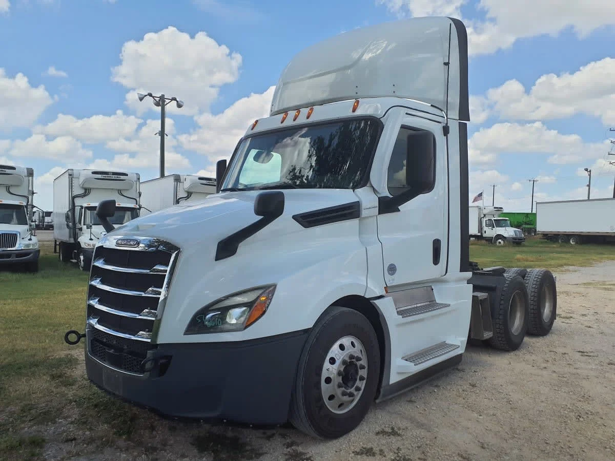 2022 Freightliner Cascadia in Converse, TX — photo 3